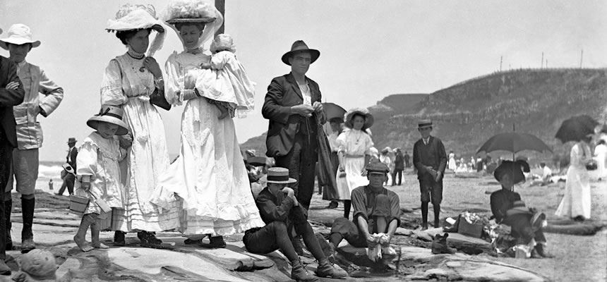 Daylight bathing was illegal in Newcastle until 1907. Photographs from the turn of the century often show children paddling but the adults are fully clothed and use the beach for socialising. 