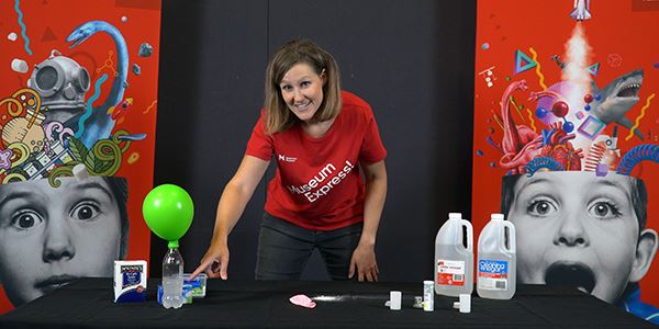 Museum Express @ home - Episode 04 - Vinegar & Bicarb rockets